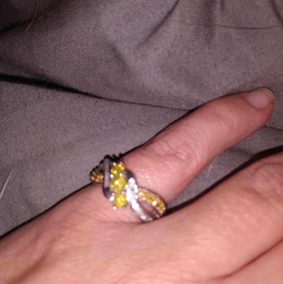 .75 yellow diamond ring size 6 - Picture 4 of 4